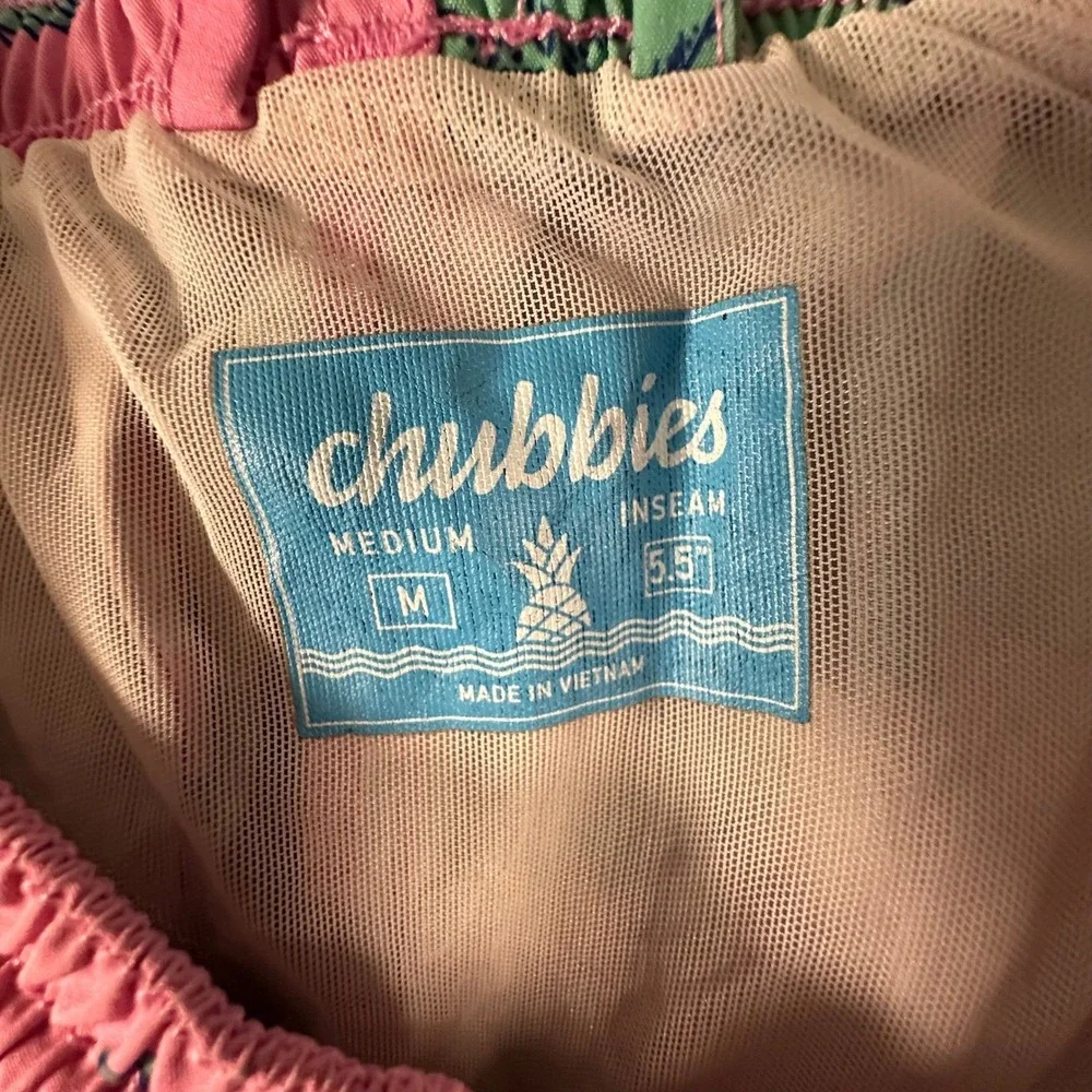 Chubbies Swim Trunks Medium Pink Mens Alligator Print Swimwear Pool Summer